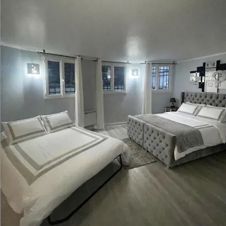 Apartment Beau Meuble 2min Du Moulin Rouge *