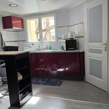Beau Meuble 2min Du Moulin Rouge Apartment *